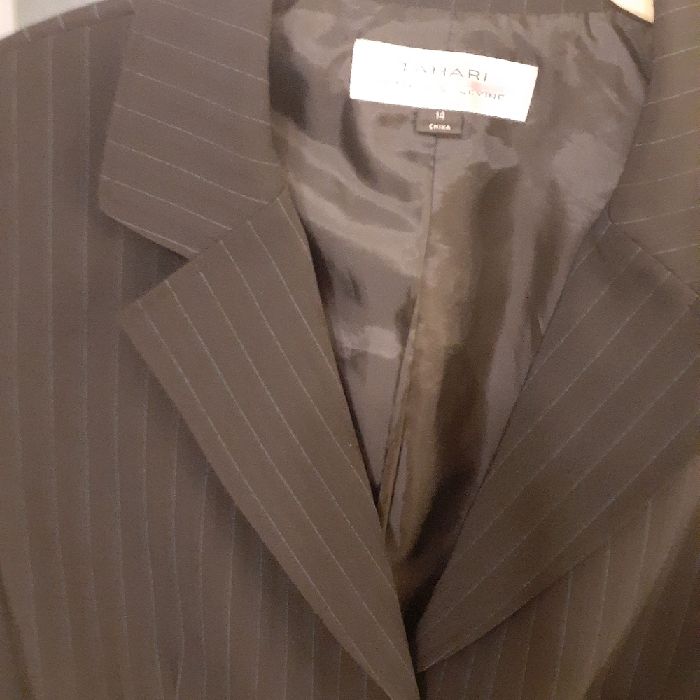 Tahari Plus Size Blazer (NWOT) - Picture 3 of 9
